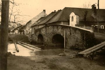 1937 - Turčianska ulica - kamenný most cez rieku N 1937 - Turčianska ulica - kamenný most cez rieku N