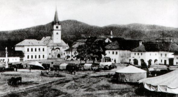 Juhovýchodná časť námestia cca 1905 Juhovýchodná časť námestia cca 1905