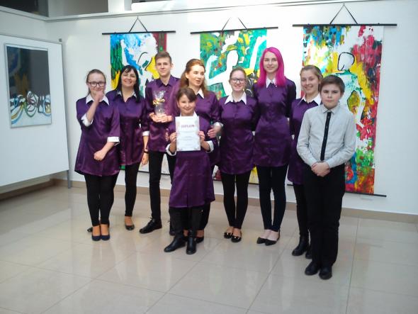 Nina Kminiaková, Jozef Štálnik, Veronika Bridová, Lýdia Krpelanová, Bianka Anabela Špániková, Matúš Baniar, Mária Šúňová, Mária Blahová DiS.art., pod vedením p.uč. Ingrid Straňankovej,- krajské kolo súťaže Divertimento Musicale Nina Kminiaková, Jozef Štálnik, Veronika Bridová, Lýdia Krpelanová, Bianka Anabela Špániková, Matúš Baniar, Mária Šúňová, Mária Blahová DiS.art., pod vedením p.uč. Ingrid Straňankovej,- krajské kolo súťaže Divertimento Musicale
