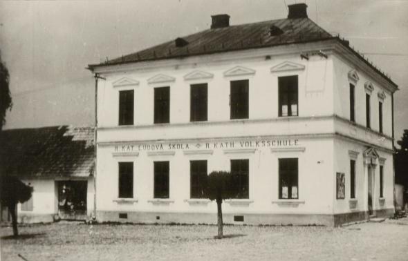 30te roky - R.K. Ľudová škola na námestí - chlapčenská 30te roky - R.K. Ľudová škola na námestí - chlapčenská