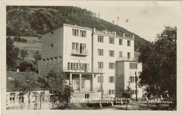 Domov speváckeho zboru slovenských učiteľov (Zdroj: teplice.sk) Domov speváckeho zboru slovenských učiteľov (Zdroj: teplice.sk)