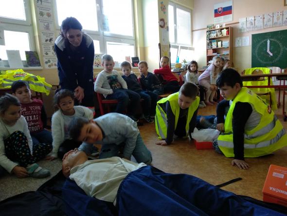 Žiaci z 3.oddelnia školského klub pod vedením Mgr. Veroniky Schusterovej sa zapojili do súťaže Záchrana som ja Žiaci z 3.oddelnia školského klub pod vedením Mgr. Veroniky Schusterovej sa zapojili do súťaže Záchrana som ja